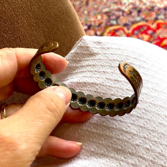 Solid copper cuff bracelet. Mid century Native American western piece. - Picture 7 of 9